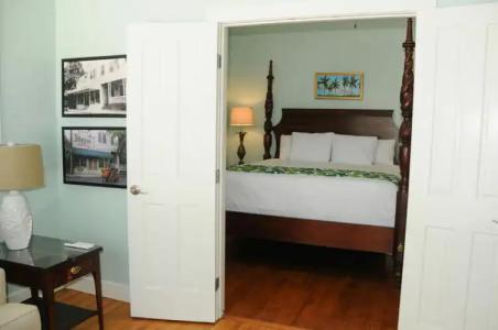 Frances Street Bottle Inn - 66