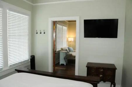 Frances Street Bottle Inn - 61