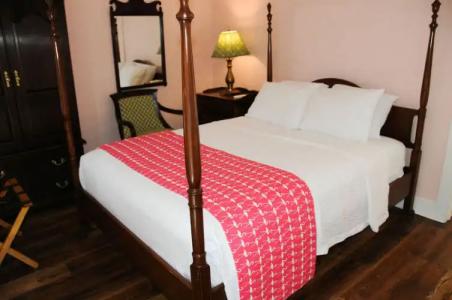 Frances Street Bottle Inn - 17