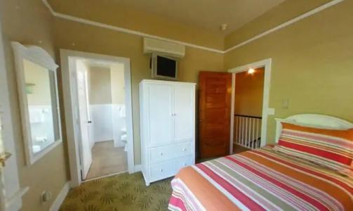 Frances Street Bottle Inn - 3