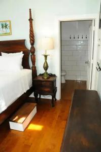 Frances Street Bottle Inn - 64