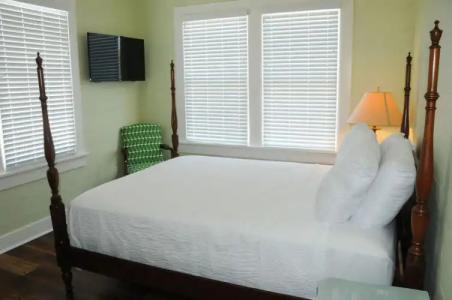 Frances Street Bottle Inn - 24