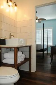 Frances Street Bottle Inn - 47