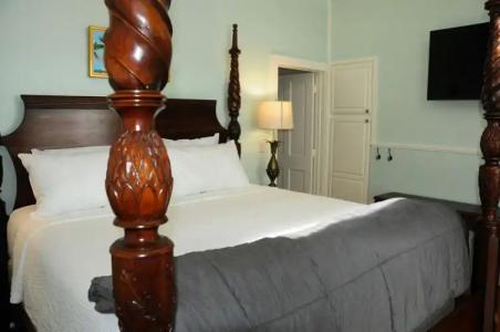 Frances Street Bottle Inn - 65