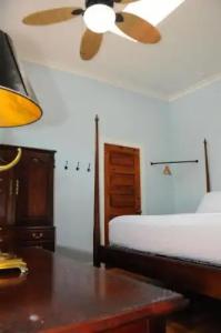 Frances Street Bottle Inn - 34