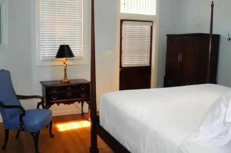 Frances Street Bottle Inn - 32