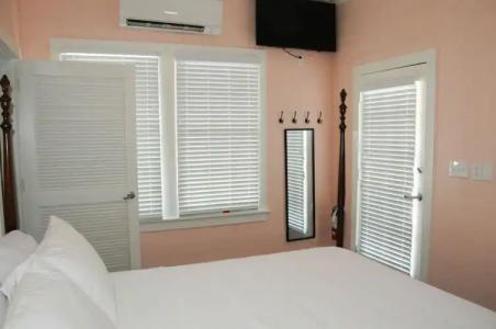 Frances Street Bottle Inn - 15