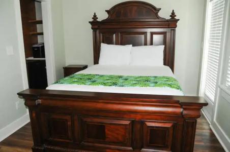 Frances Street Bottle Inn - 60