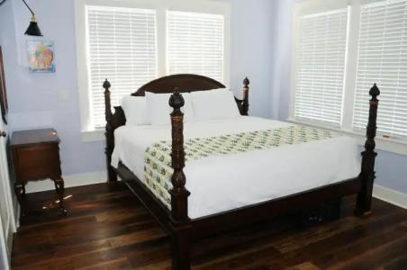 Frances Street Bottle Inn - 40