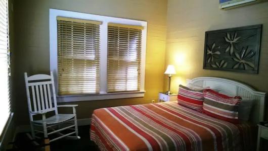 Frances Street Bottle Inn - 7