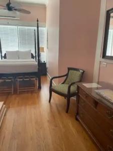 Frances Street Bottle Inn - 51