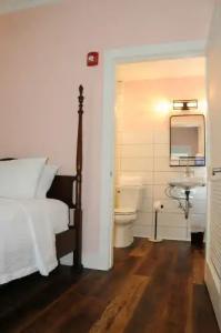 Frances Street Bottle Inn - 20