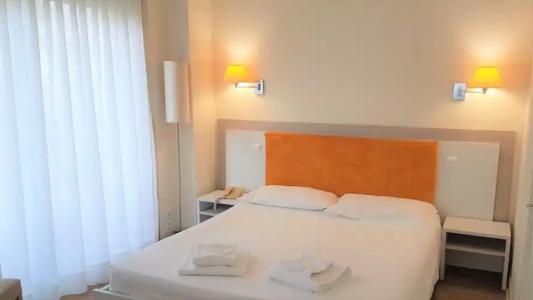 Hôtel Le Dauphin - 53