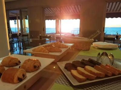 Hôtel Le Dauphin - 11