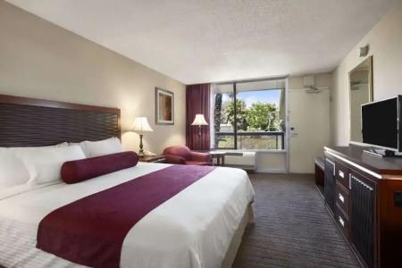 Ramada by Wyndham Sunnyvale/Silicon Valley - 17