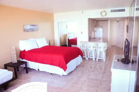 DW Oceanfront Resort - 4