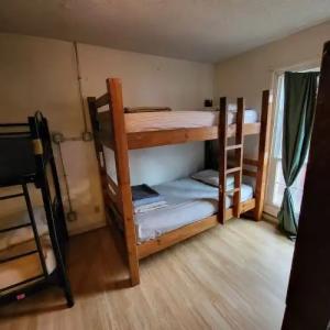 Wild Wild West Backpackers Hostel - 3