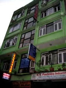 Everest Mount Holiday - 0