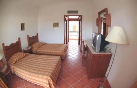 Holiday Service College & Diving - 5