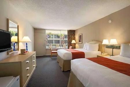 Ramada by Wyndham Kissimmee Gateway - 44