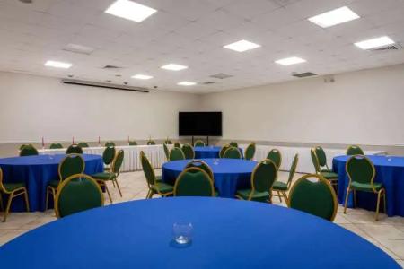 Ramada by Wyndham Kissimmee Gateway - 17