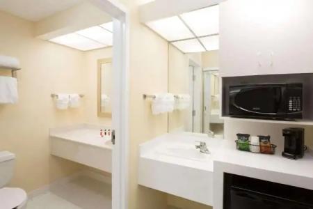 Ramada by Wyndham Kissimmee Gateway - 70