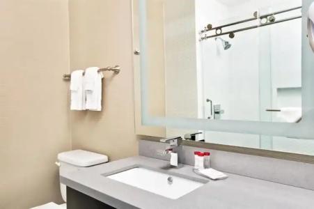 Ramada Marina Del Rey - 8