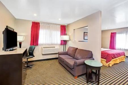 Ramada Marina Del Rey - 6