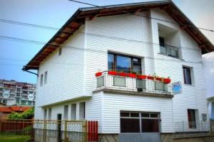 Niya Guest House, Beli-Iskur