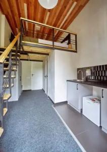 Mezzanine - 25