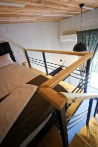 Mezzanine - 14