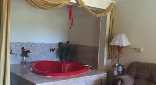 Sunset Manor Motel - 6