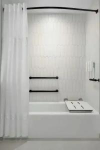 Marina del Rey Marriott - 71