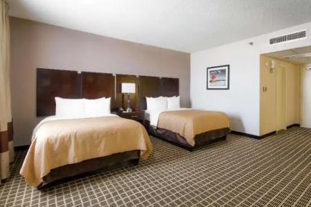 Clarion Inn & Suites Miami International Airport - 35