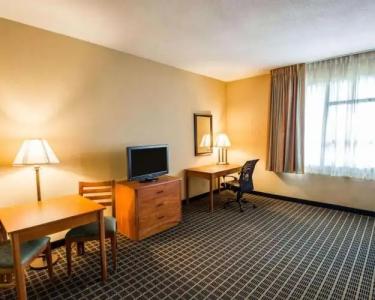 Clarion Inn & Suites Miami International Airport - 33