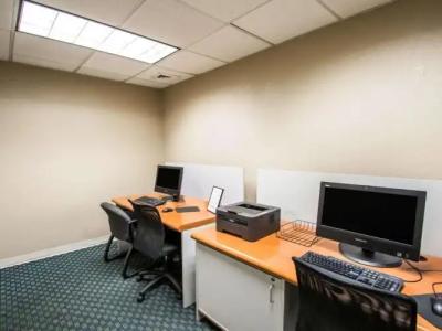 Clarion Inn & Suites Miami International Airport - 15