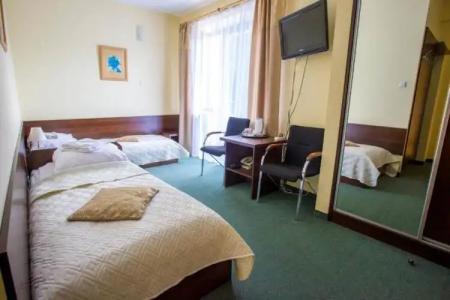 Farys - centrum Krynicy na wzgórzu wśród ciszy ze wspaniałymi tarasami widokowymi, sauna, jacuzzi, siłownia, prywatny parking za darmo dla naszych Gości - 44