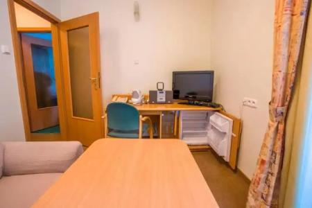 Farys - centrum Krynicy na wzgórzu wśród ciszy ze wspaniałymi tarasami widokowymi, sauna, jacuzzi, siłownia, prywatny parking za darmo dla naszych Gości - 66