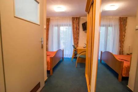 Farys - centrum Krynicy na wzgórzu wśród ciszy ze wspaniałymi tarasami widokowymi, sauna, jacuzzi, siłownia, prywatny parking za darmo dla naszych Gości - 59