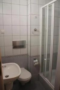 Farys - centrum Krynicy na wzgórzu wśród ciszy ze wspaniałymi tarasami widokowymi, sauna, jacuzzi, siłownia, prywatny parking za darmo dla naszych Gości - 27