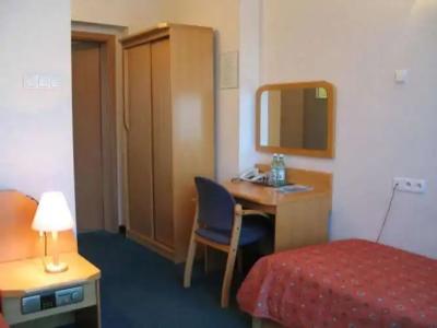 Farys - centrum Krynicy na wzgórzu wśród ciszy ze wspaniałymi tarasami widokowymi, sauna, jacuzzi, siłownia, prywatny parking za darmo dla naszych Gości - 2