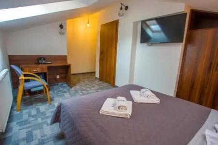 Farys - centrum Krynicy na wzgórzu wśród ciszy ze wspaniałymi tarasami widokowymi, sauna, jacuzzi, siłownia, prywatny parking za darmo dla naszych Gości - 50