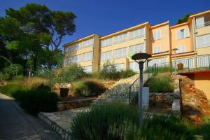 Fontana Bayside Park, Jelsa