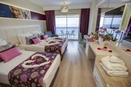 Azura Deluxe Resort & Spa - Ultra All Inclusive - 150