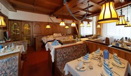 Bayerischer Hof - 12