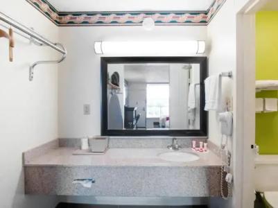 OYO Oklahoma City South I-35 and SE 29th - 29