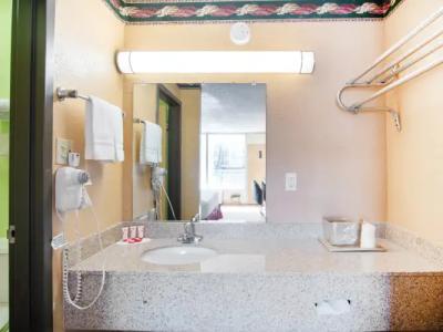 OYO Oklahoma City South I-35 and SE 29th - 9