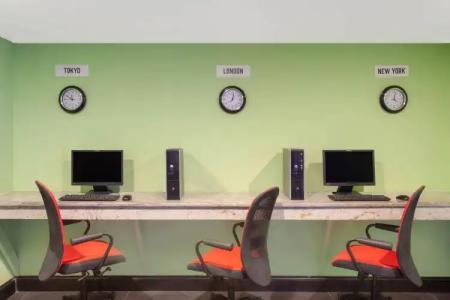 Grand Orlando at Universal Blvd - Shuttle to Theme Parks - 14