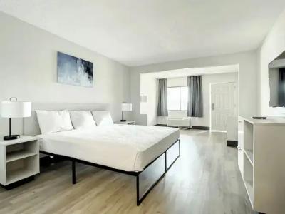 Travelodge Suites East Gate Orange - 56