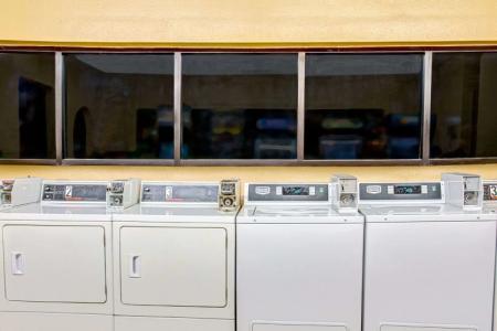 Travelodge Suites East Gate Orange - 16